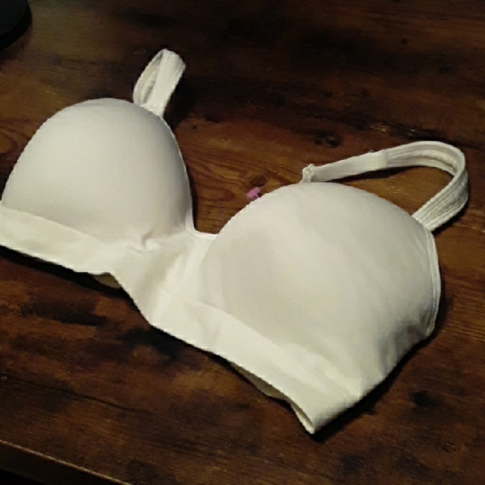 NWOT Carole Hochman Medium Off White Padded Wirefree Bra